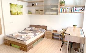 Krásný apartmán u lesa, trolejbus do centra a BVV, parkování zdarma